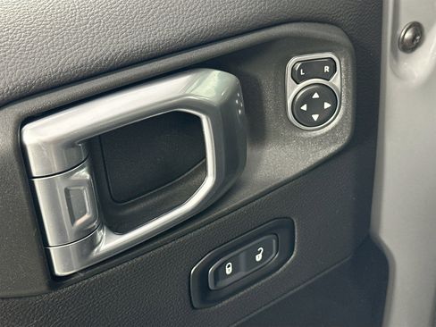 Used 2023 Jeep Wrangler Sahara w/ Cold Weather Group AWD/4WD image 18