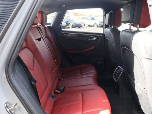 Certified 2022 Porsche Macan image 25