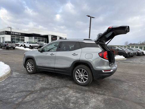 Used 2023 GMC Terrain SLT image 31