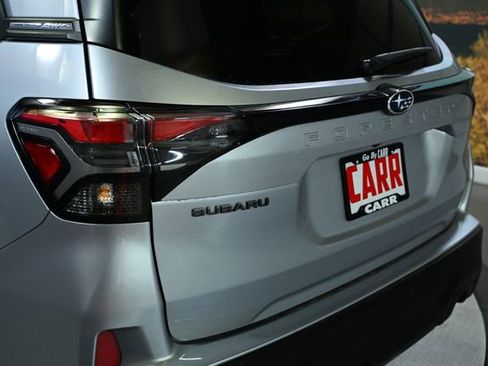 Used 2025 Subaru Forester Premium AWD/4WD image 17