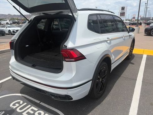 Used 2022 Volkswagen Tiguan SE R-Line FWD image 8