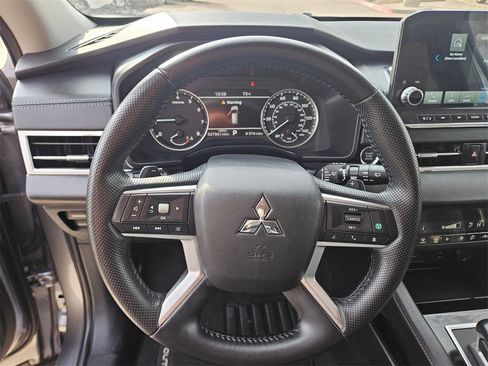 Used 2024 Mitsubishi Outlander SE image 18