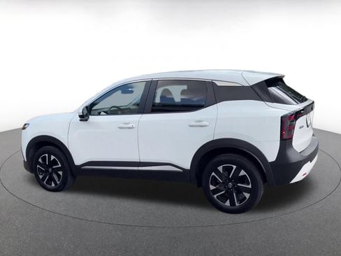 Used 2025 Nissan Kicks SV AWD/4WD image 7