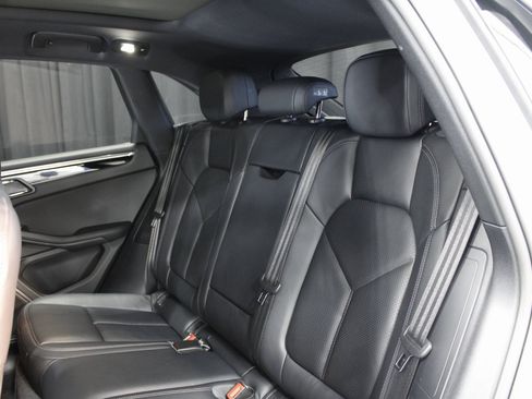 Certified 2025 Porsche Macan image 19