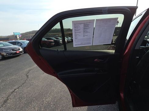 Used 2024 Chevrolet Equinox Premier image 27