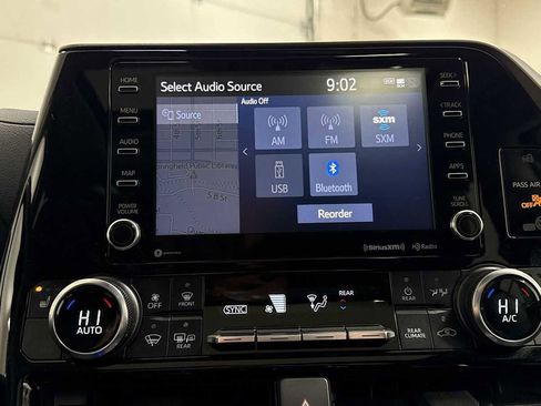 Certified 2022 Toyota Highlander XLE image 18