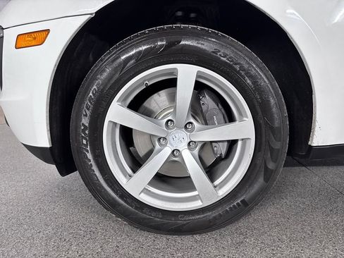 Used 2018 Porsche Macan AWD/4WD image 17