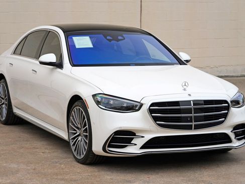 Used 2022 Mercedes-Benz S 500 4MATIC w/ AMG Line Package image 57