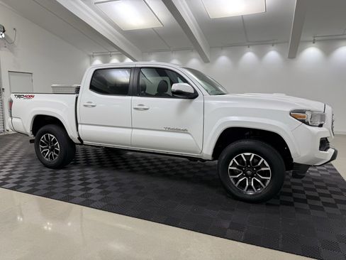 Used 2021 Toyota Tacoma TRD Sport image 1