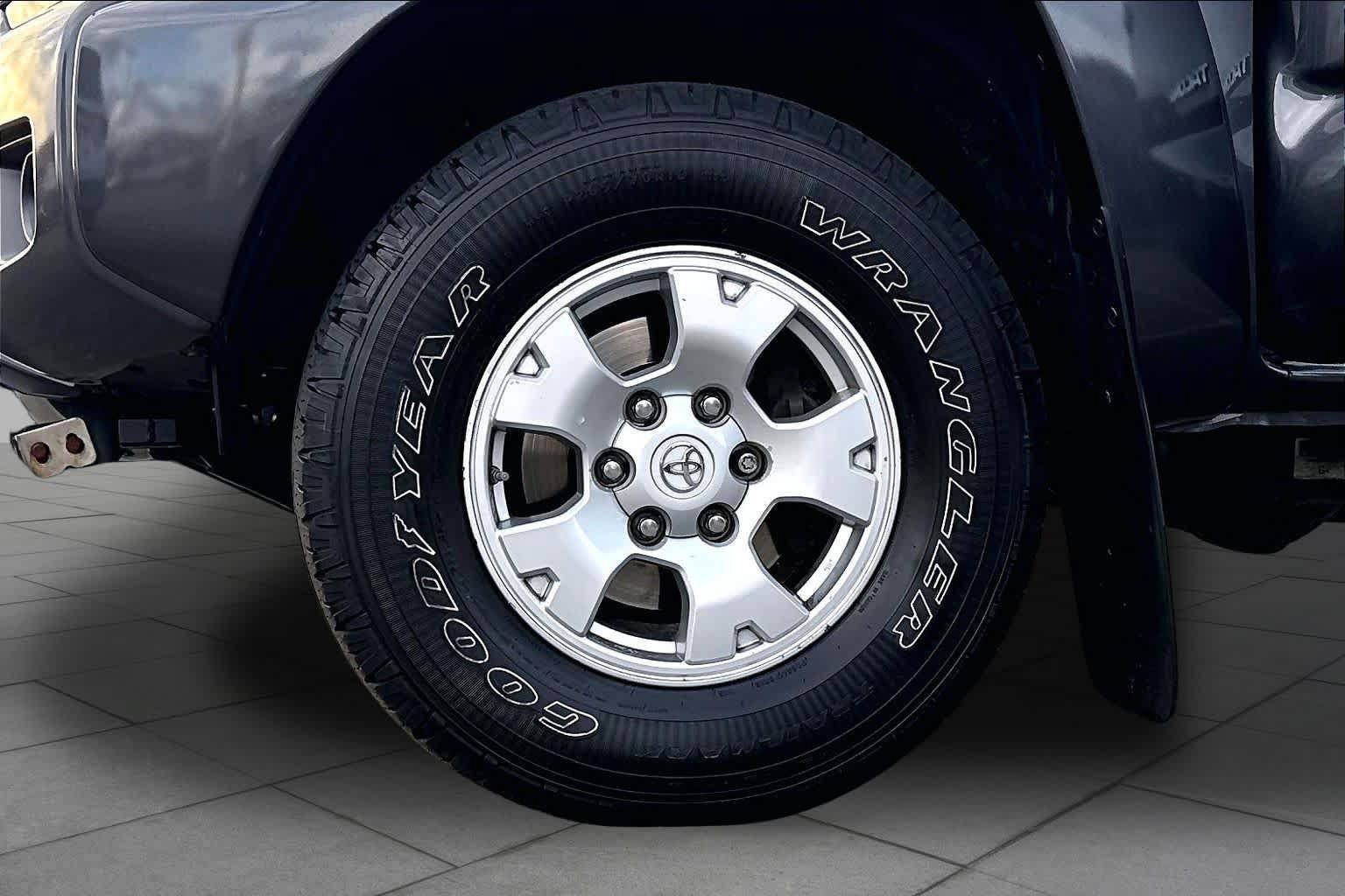 Used 2015 Toyota Tacoma 4x4 Double Cab w/ TRD Off-Road Package image 11
