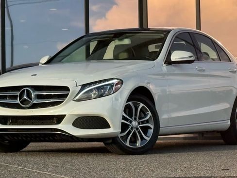 Used 2015 Mercedes-Benz C 300 4MATIC Sedan image 3
