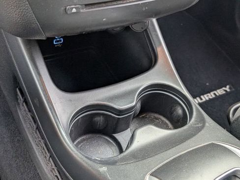 Used 2017 Dodge Journey SE w/ Flexible Seating Group image 23