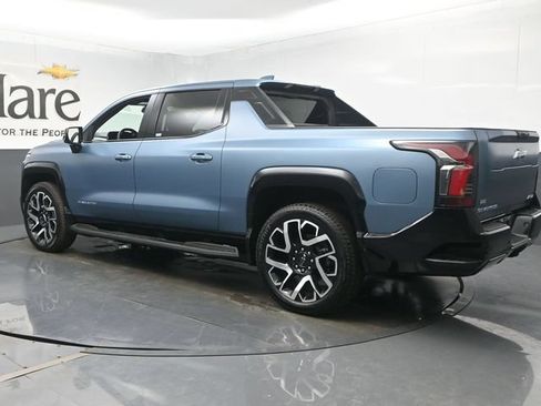 Used 2025 Chevrolet Silverado EV RST AWD/4WD image 30