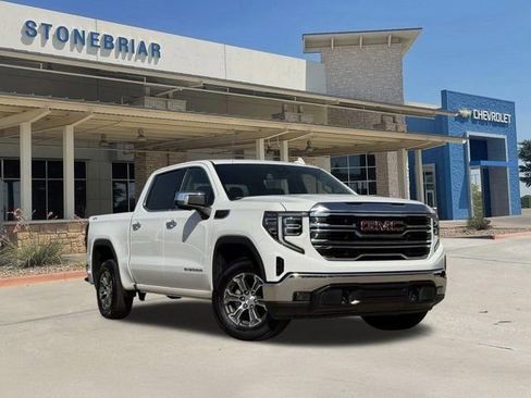 Used 2025 GMC Sierra 1500 SLT image 1