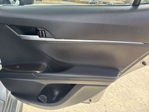 Used 2024 Toyota Camry SE image 19