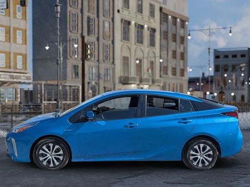Used 2022 Toyota Prius LE AWD/4WD image 4