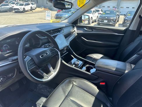 Used 2023 Jeep Grand Cherokee L Limited AWD/4WD image 12