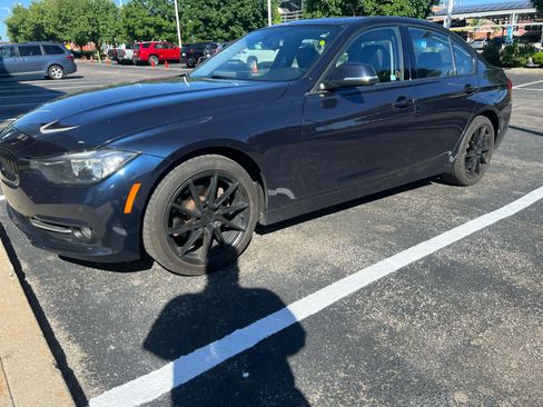 Used 2016 BMW 320i xDrive Sedan AWD/4WD image 4