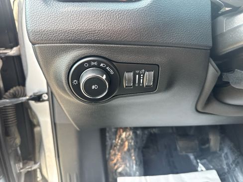 Used 2018 Jeep Compass Limited w/ Navigation Group AWD/4WD image 17