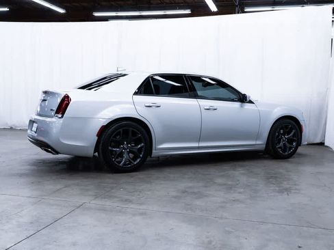 Used 2021 Chrysler 300 Touring L RWD image 6