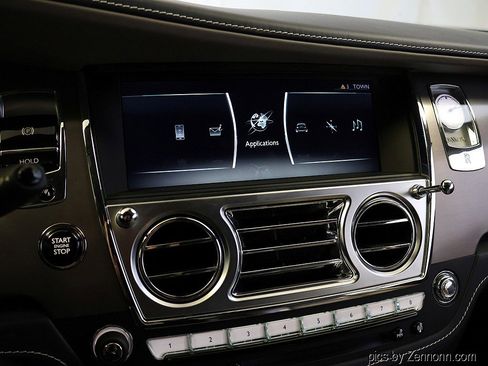 Used 2020 Rolls-Royce Dawn image 18