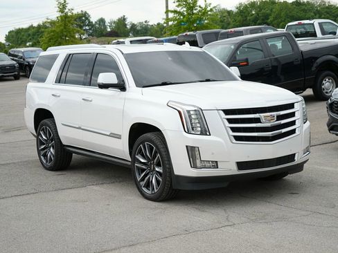 Used 2016 Cadillac Escalade Premium AWD/4WD image 3