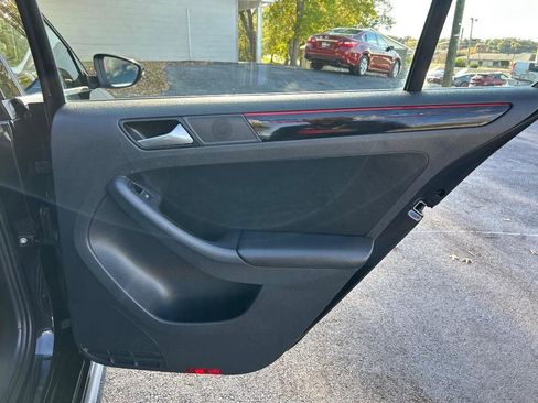 Used 2017 Volkswagen Jetta GLI image 25