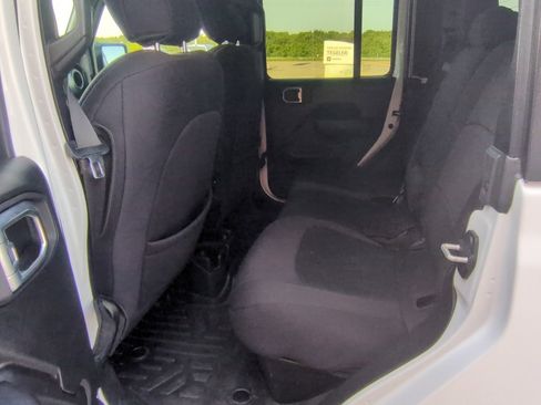 Used 2022 Jeep Gladiator Sport image 15