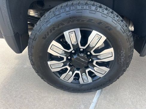 Used 2026 GMC Sierra 2500 Denali w/ Technology Package AWD/4WD image 9