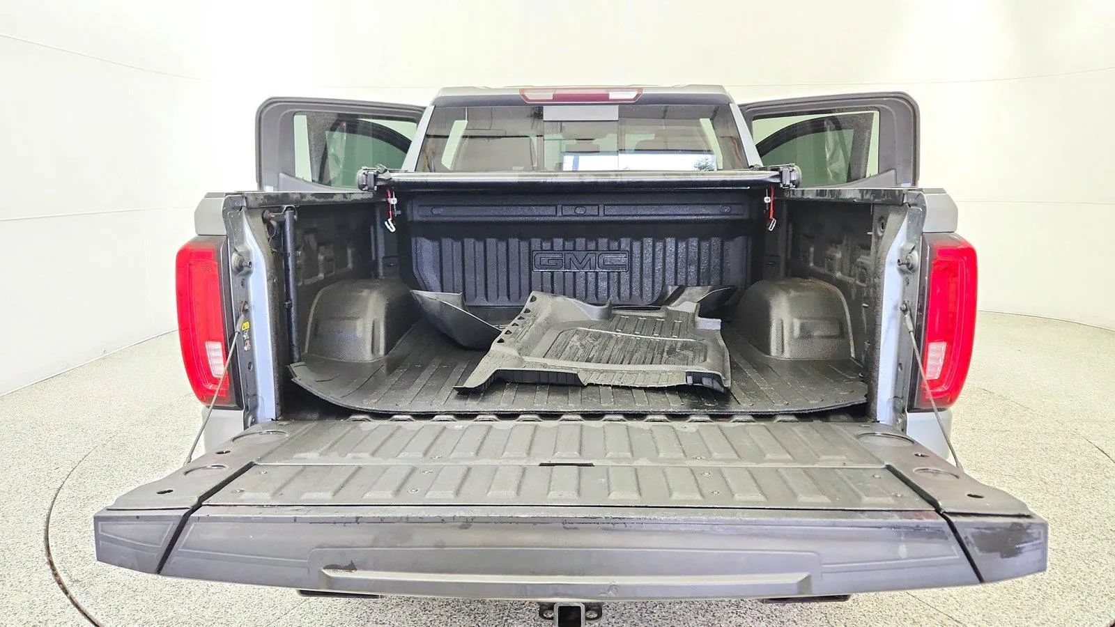 Used 2019 GMC Sierra 1500 SLT w/ SLT Premium Plus Package AWD/4WD image 50