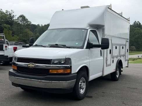 Used 2022 Chevrolet Express 3500 w/ Power Convenience Package RWD image 1