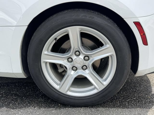 Used 2023 Chevrolet Camaro LT RWD image 10