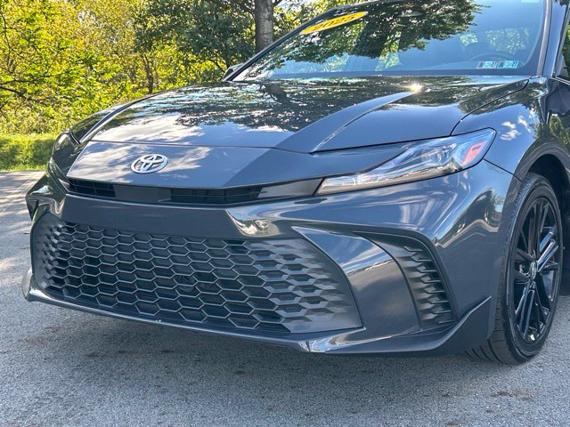 Used 2025 Toyota Camry SE AWD/4WD image 9