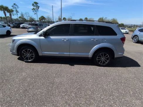 Used 2019 Dodge Journey SE w/ Blacktop Package image 5