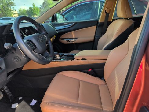 Used 2025 Lexus NX 250 FWD w/ Accessory Package (Z1) image 7