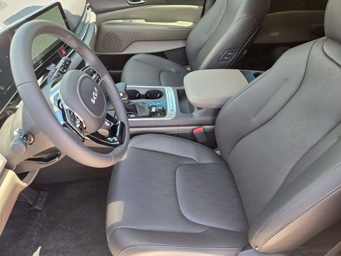 New 2026 Kia Carnival EX FWD image 9