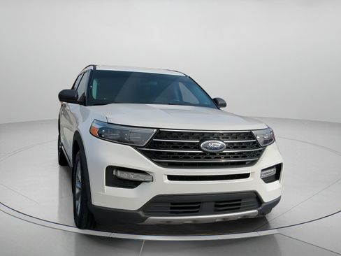 Certified 2020 Ford Explorer XLT w/ Equipment Group 202A image 4