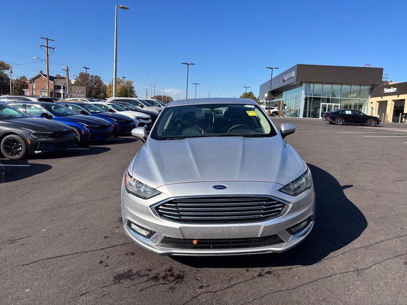 Used 2018 Ford Fusion SE w/ Equipment Group 201A FWD image 2