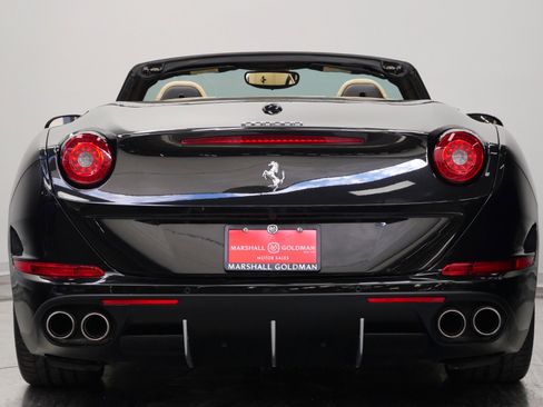 Used 2015 Ferrari California T RWD image 8