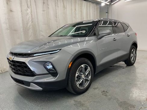 Used 2025 Chevrolet Blazer LT FWD image 4