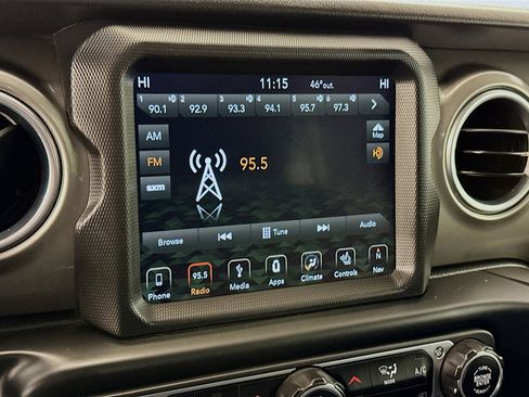 Used 2018 Jeep Wrangler Unlimited Sahara image 21