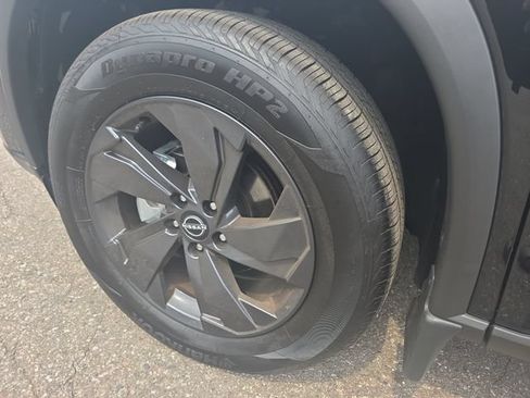 Certified 2026 Nissan Rogue SV AWD/4WD image 10