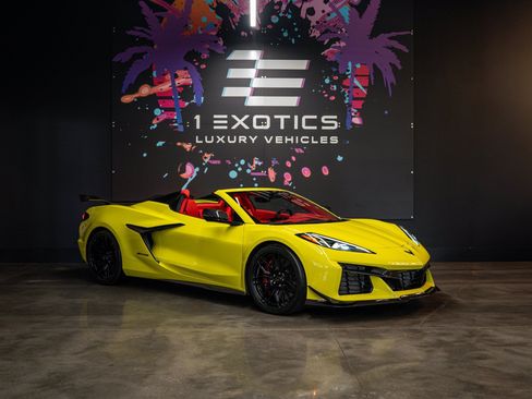 Used 2024 Chevrolet Corvette Z06 w/ Z07 Performance Package RWD image 5