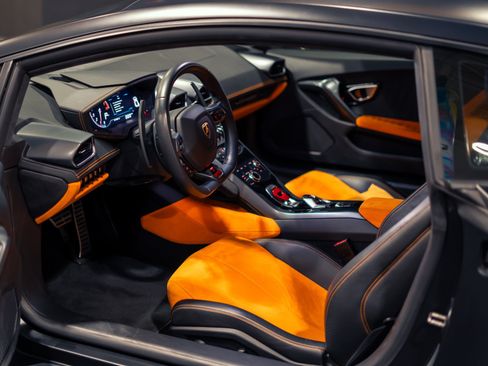 Used 2015 Lamborghini Huracan LP 610-4 AWD/4WD image 2