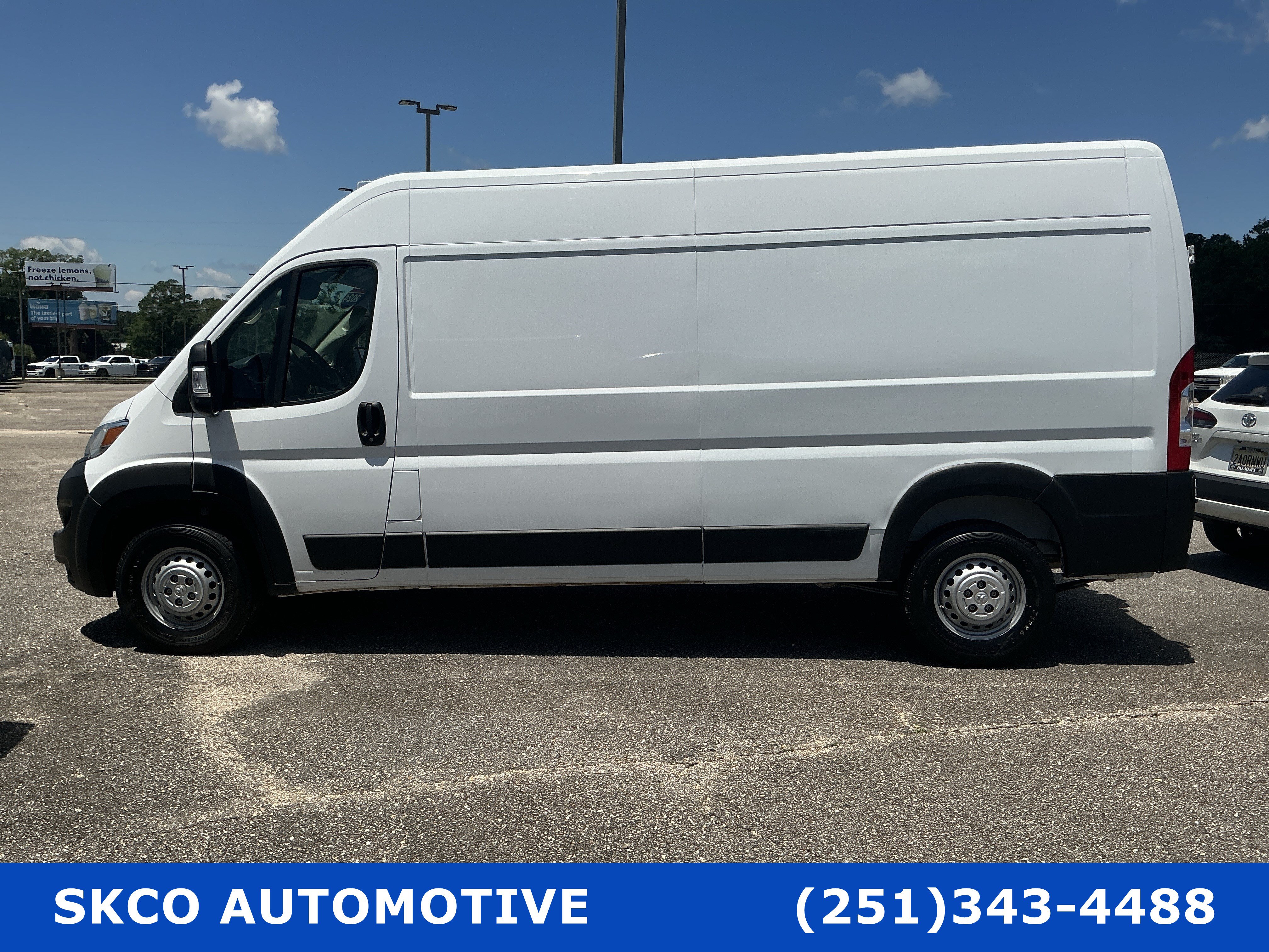 Used 2024 RAM ProMaster 2500 w/ Convenience Group FWD image 2