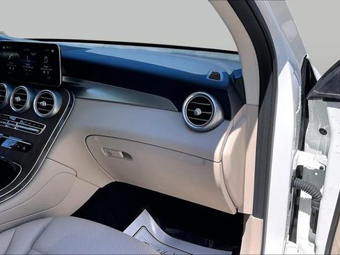 Used 2022 Mercedes-Benz GLC 300 4MATIC image 29