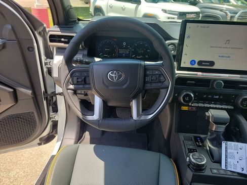 Used 2025 Toyota Tacoma Trailhunter AWD/4WD image 24