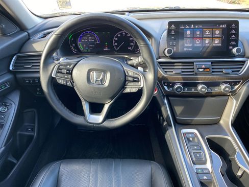 Used 2018 Honda Accord Touring image 11