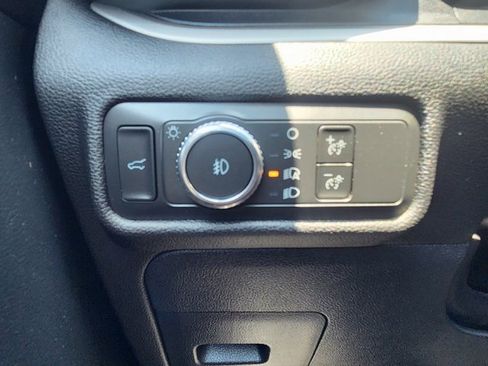 Used 2022 Ford Explorer XLT w/ Equipment Group 202A image 35