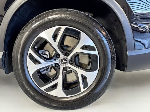 Used 2025 Mercedes-Benz GLC 350e 4MATIC image 30